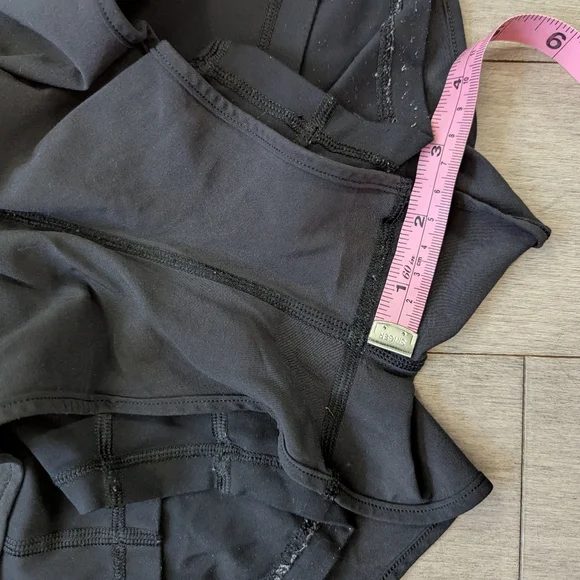 Lululemon Black Hotty Hot Built In Biker Shorts 2.5" Inseam Size 8 - Picture 9 of 10